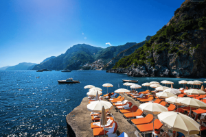 Vista do mar do hotel il san pietro, sem positano, uma das cidades na costa amalfitana