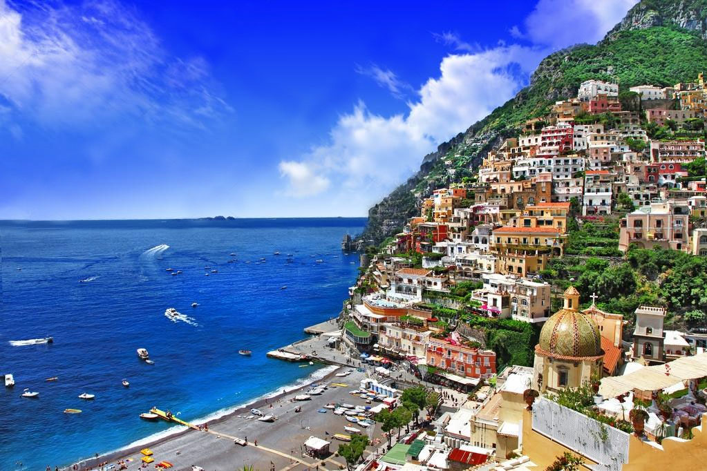 vista da cidade e do mar em positano, costa amalfitana